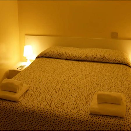 Affitti Only Sleep Bagno Privato Apartment Парма Екстериор снимка